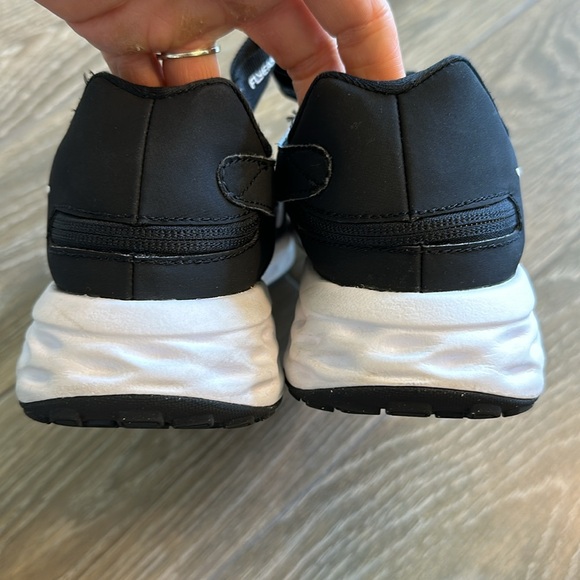 Nike Revolution Flyease - Picture 4 of 8